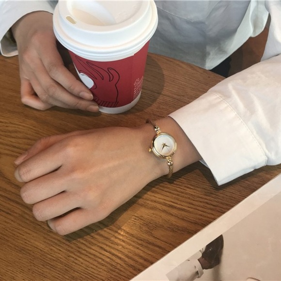 NEW 4 Styles Stainless Steel Quartz Bracelet Watch - Picture 3 of 6